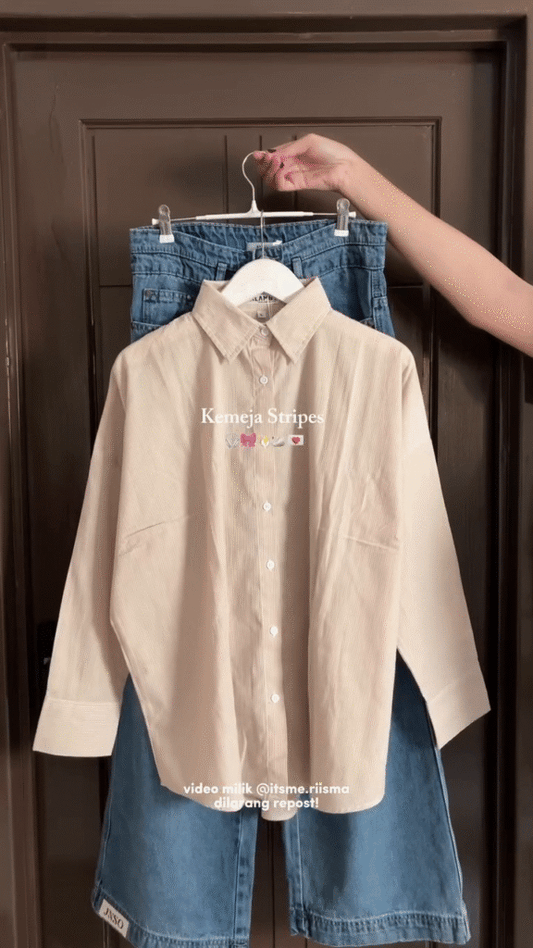 Wrapped in sunshine: the elegance of yellow in every fold …