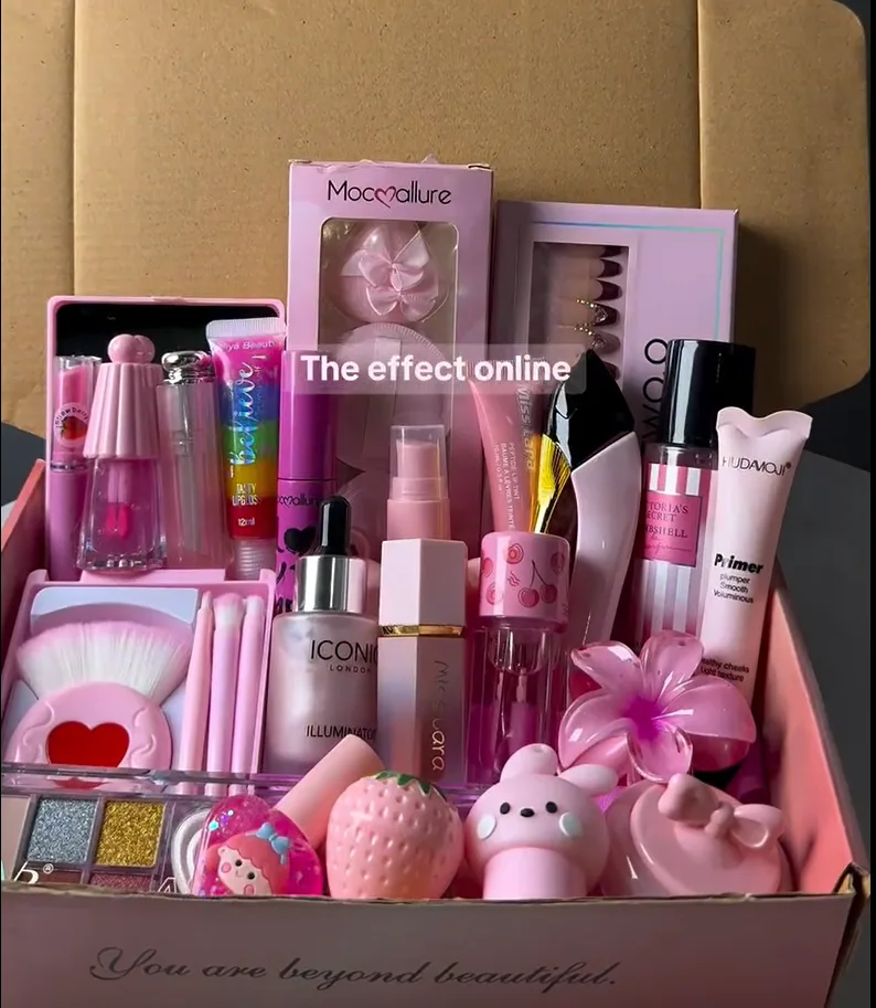 All-in-One Makeup Book Palette – Eyeshadow, Lip Colors & Face Contour Kit