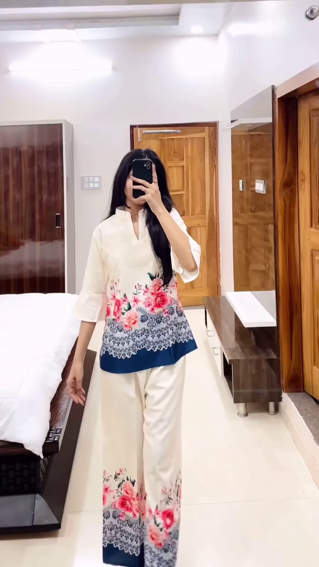 Cream Tulip-Print Kurta Set with Matching Pants – Elegant Floral Ethnicwear for Women