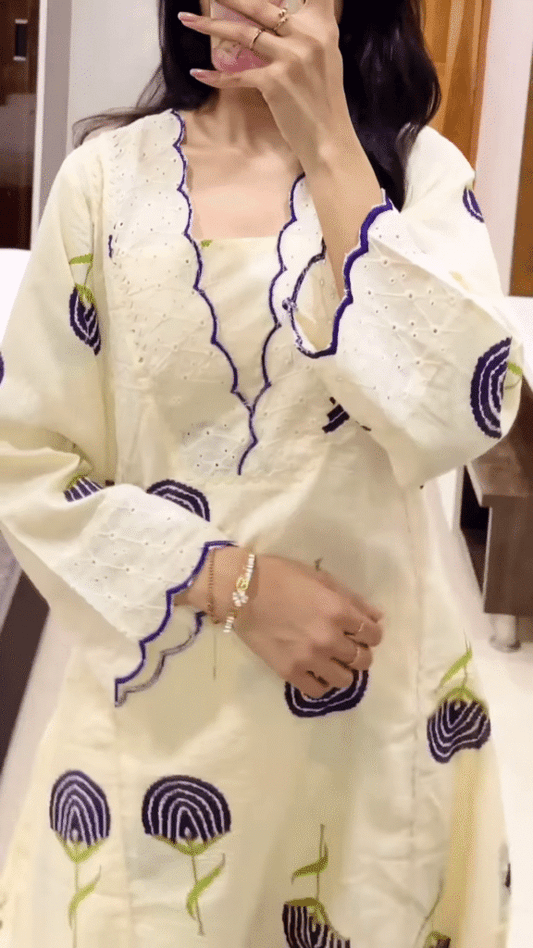 Cream Tulip-Print Kurta Set with Matching Pants – Elegant Floral Ethnicwear for Women