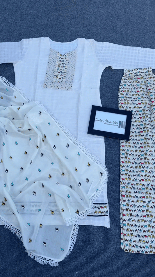 White Embroidered Kurta Set with Animal Motif Dupatta & Pants – Comfort-Focused Ethnicwear for Women