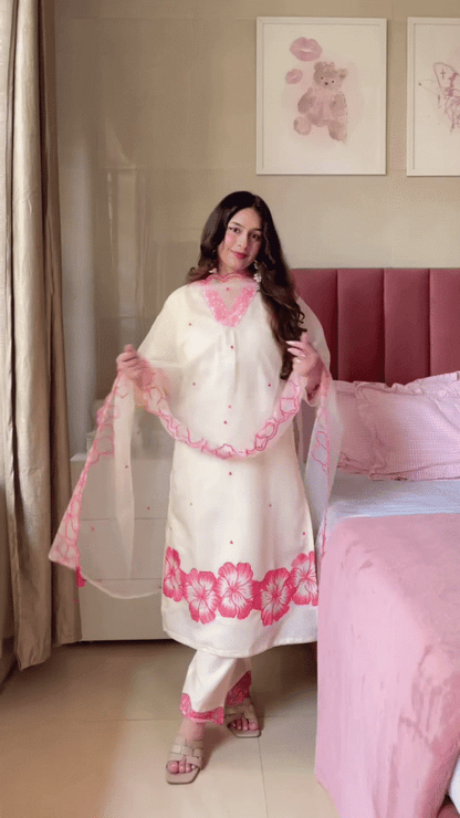 Cream Kurta with Black Embroidered Floral Dupatta – Elegant Ethnic Set for Women