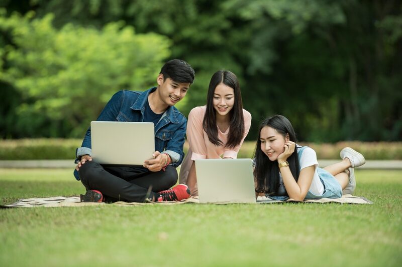 Revolutionizing Teamwork: How AI Training Can Boost Collaboration and Productivity